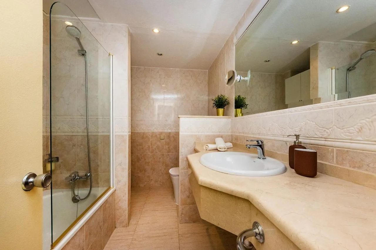 Private Studio Pyr By The Beach Promenade - Shared Pool Available Fuengirola 0*,  España